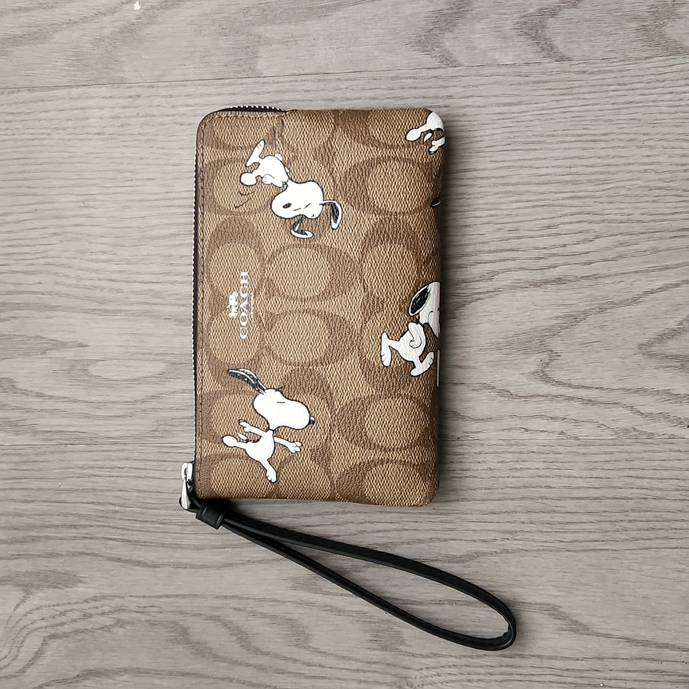 Coach x Peanuts Snoopy Wristlet